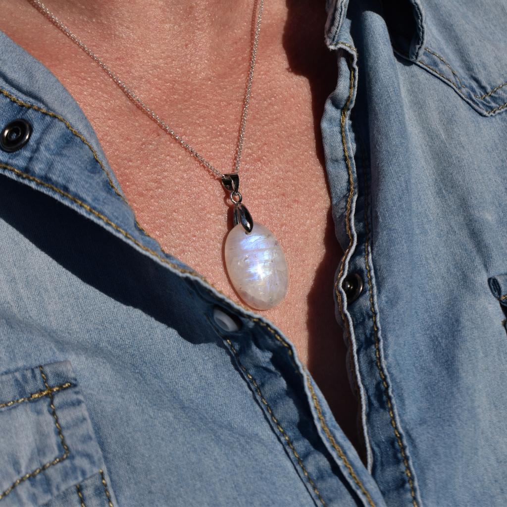 Pendentif "FÉMININ SACRÉ" Labradorite Blanche naturelle - douceurs_des_ames